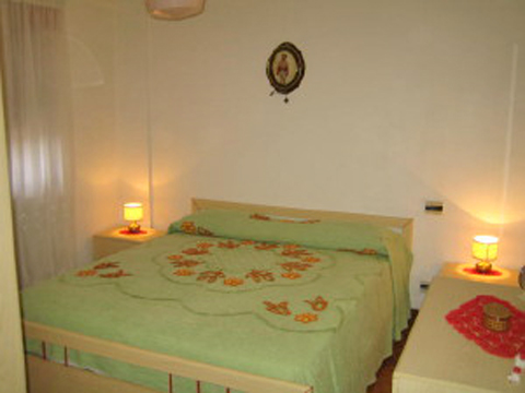 Baia_Smeralda_I_Furnari-Saiatine_Mare_40_Doppelbett-Schlafzimmer