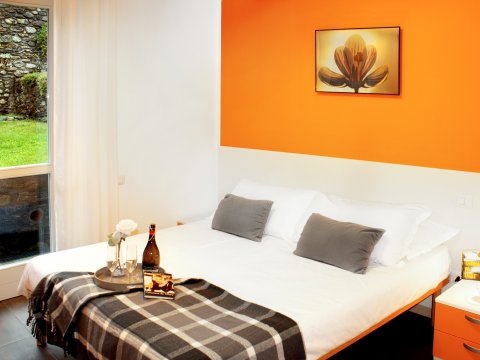 Cedro_104_Domaso_40_Doppelbett-Schlafzimmer