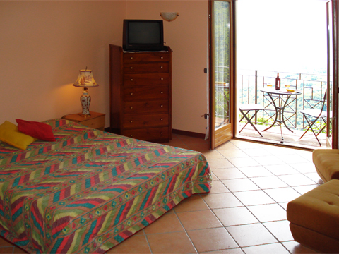 Elda_Peglio_40_Doppelbett-Schlafzimmer