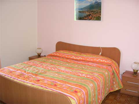 Fiora_Gravedona_40_Doppelbett-Schlafzimmer