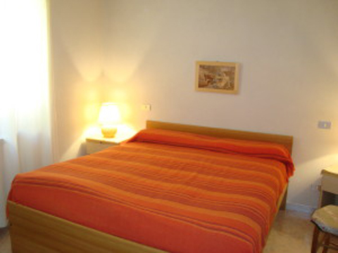 Fontanella_Rodi_Milici_40_Doppelbett-Schlafzimmer