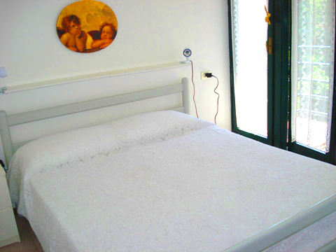 Giardino_Gravedona_40_Doppelbett-Schlafzimmer