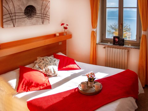 Il_Bosso_306_Domaso_40_Doppelbett-Schlafzimmer