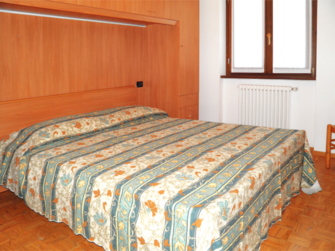 Lona_Domaso_40_Doppelbett-Schlafzimmer