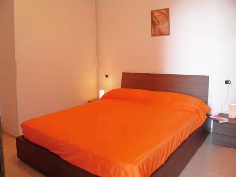 Sandra_Gravedona_40_Doppelbett-Schlafzimmer