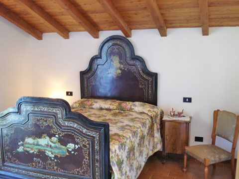 Uliva_Domaso_40_Doppelbett-Schlafzimmer