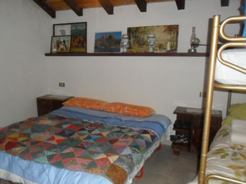Baita_Zia_Marianna_Vercana_40_Doppelbett-Schlafzimmer