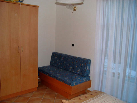 Bilder von Lake Maggiore Vakantiehuis Bellissime_Secondo_821_Bassano-Tronzano_40_Doppelbett-Schlafzimmer